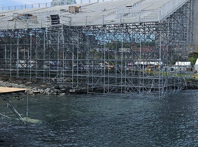 Weatherproof Scaffolding Enclosures for Coastal Infrastructure Projects