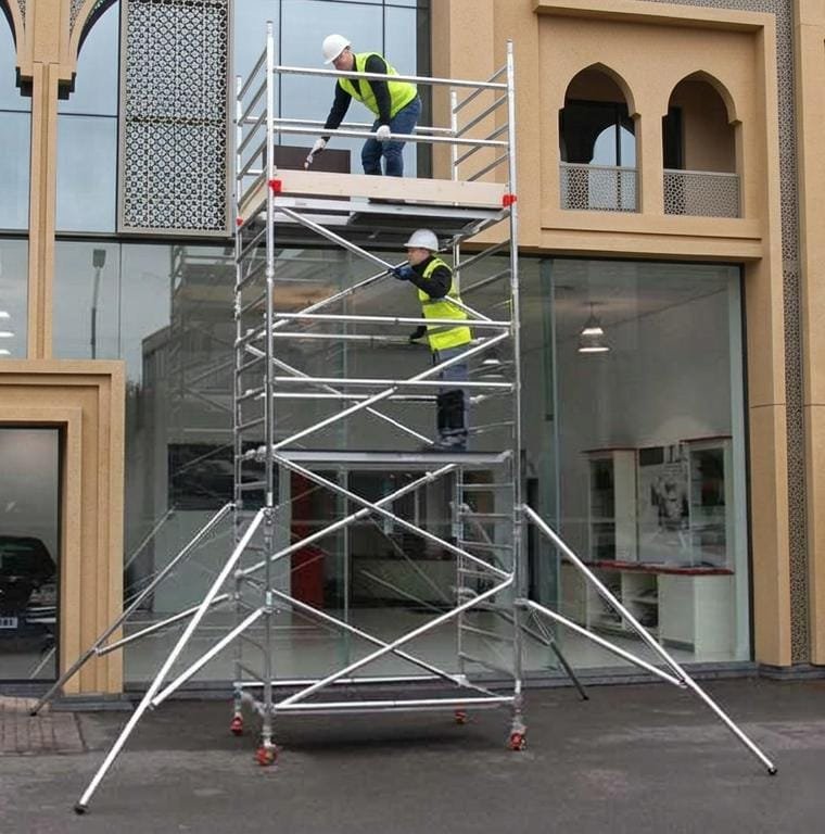 Mobile Aluminum Scaffolding Towers for Commercial Facility Maintenance