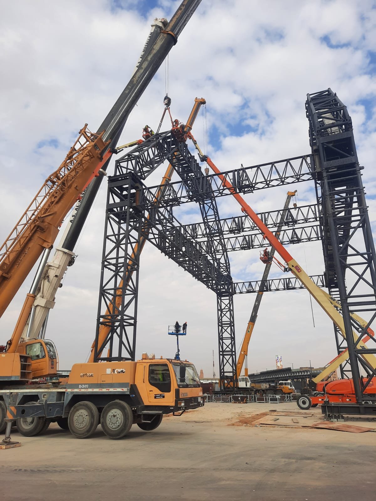 Tailored Scaffolding Services for International and Chinese Construction Projects