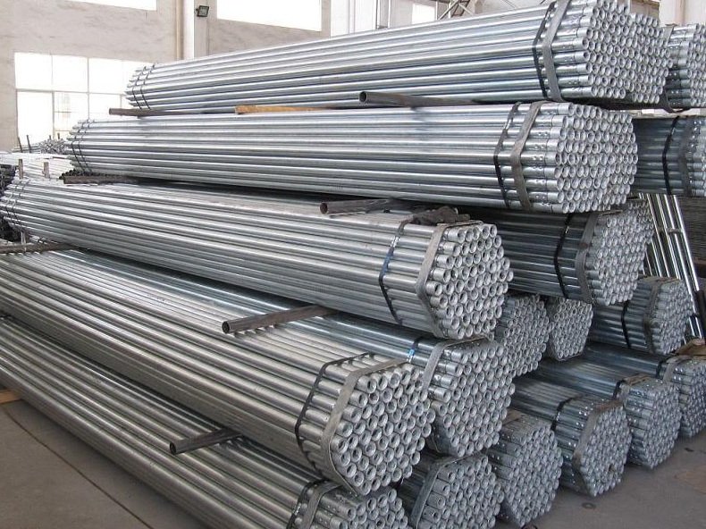 Industrial Tube and Clamp Scaffolding for Refinery Maintenance Projects